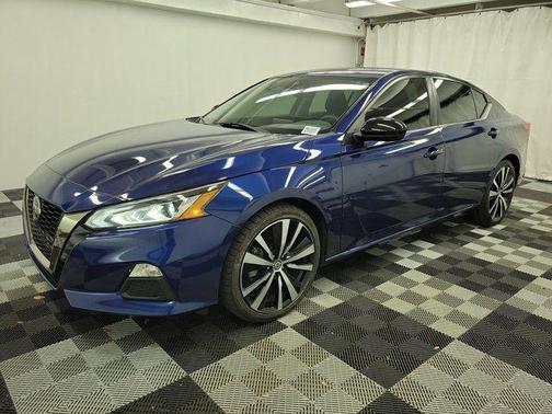 Deep Blue Pearl 2022 Nissan Altima 2.5 SR
