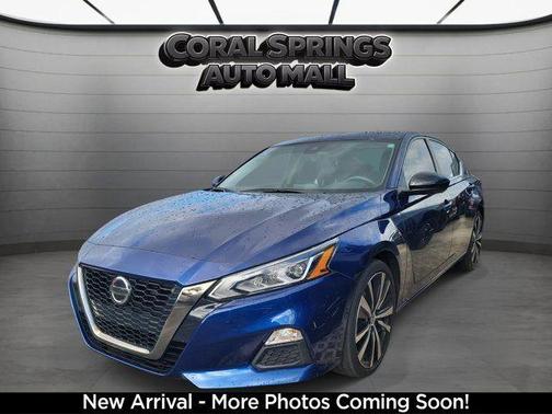 Deep Blue Pearl 2022 Nissan Altima 2.5 SR