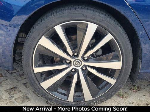 Deep Blue Pearl 2022 Nissan Altima 2.5 SR