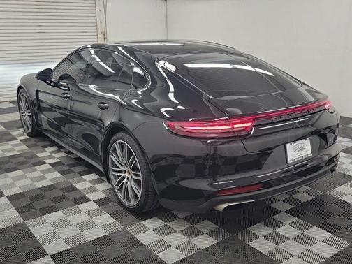 2018 Porsche Panamera 4