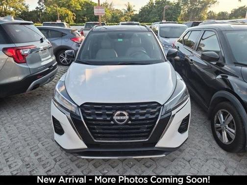 2023 Nissan Kicks SR