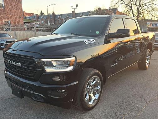 Diamond Black Crystal Pearlcoat 2023 RAM 1500 Big Horn/Lone Star