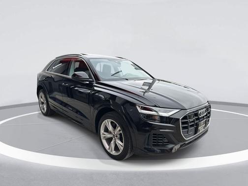 2022 Audi Q8 55 Premium Plus