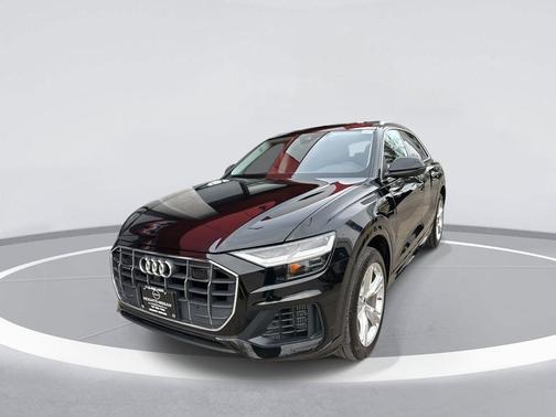 2022 Audi Q8 55 Premium Plus