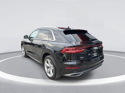 2022 Audi Q8 55 Premium Plus
