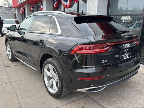 2022 Audi Q8 55 Premium Plus