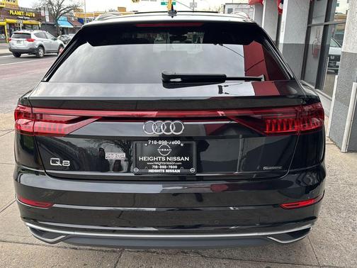 2022 Audi Q8 55 Premium Plus