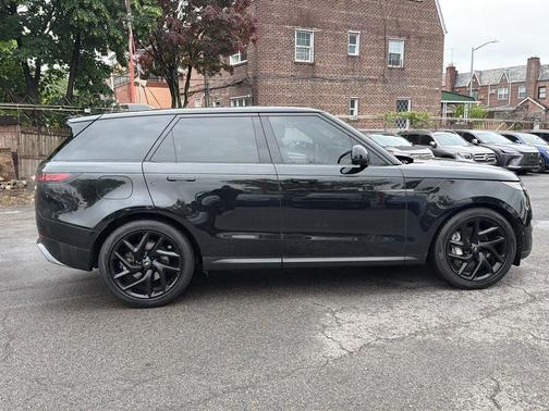 Santorini Black Metallic 2023 Land Rover Range Rover Sport SE