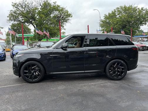 Santorini Black Metallic 2023 Land Rover Range Rover Sport SE
