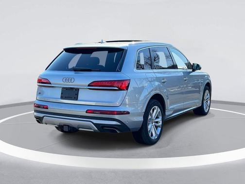 2025 Audi Q7 45 Premium Plus
