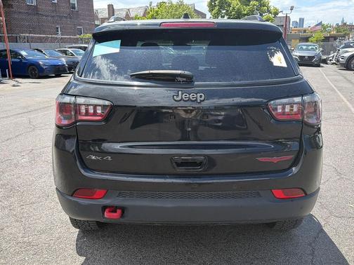 Diamond Black Crystal Pearlcoat 2024 Jeep Compass Trailhawk