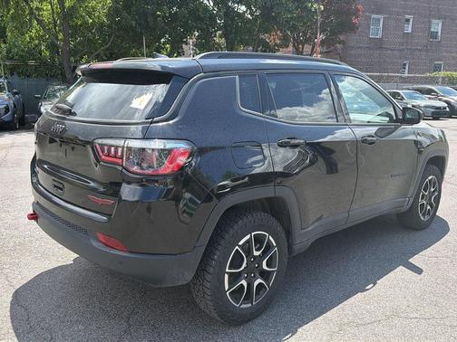 Diamond Black Crystal Pearlcoat 2024 Jeep Compass Trailhawk