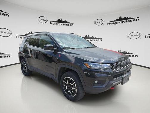 Diamond Black Crystal Pearlcoat 2024 Jeep Compass Trailhawk
