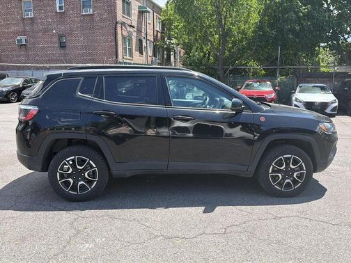 Diamond Black Crystal Pearlcoat 2024 Jeep Compass Trailhawk