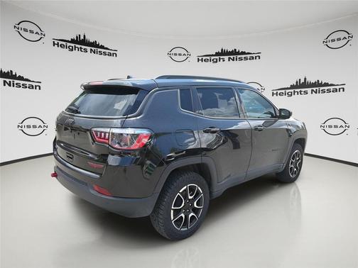 Diamond Black Crystal Pearlcoat 2024 Jeep Compass Trailhawk