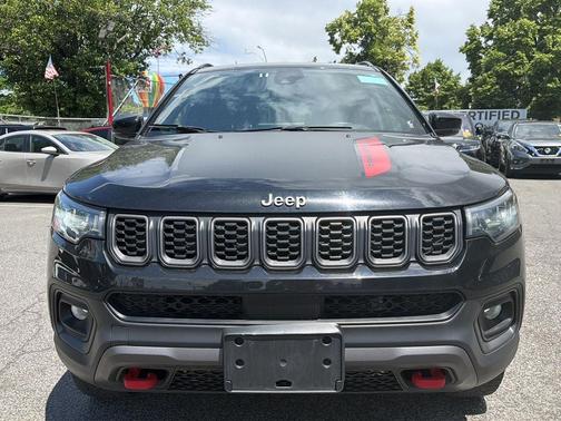 Diamond Black Crystal Pearlcoat 2024 Jeep Compass Trailhawk
