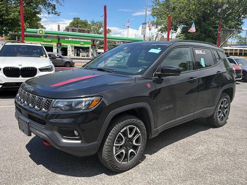 Diamond Black Crystal Pearlcoat 2024 Jeep Compass Trailhawk