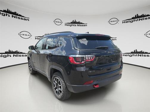 Diamond Black Crystal Pearlcoat 2024 Jeep Compass Trailhawk