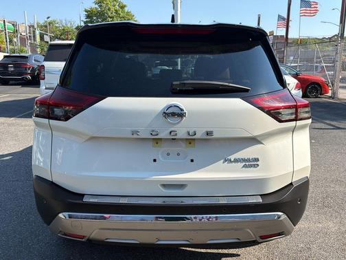 Pearl White Tricoat/Super Black 2021 Nissan Rogue Platinum