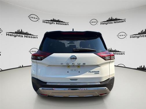 Pearl White Tricoat/Super Black 2021 Nissan Rogue Platinum