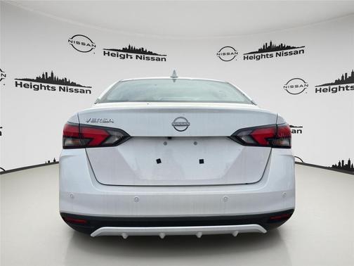Aspen White Tricoat 2025 Nissan Versa 1.6 SV
