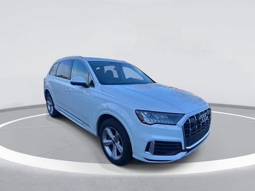 2024 Audi Q7 45 Premium Plus