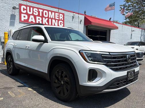 Pure White 2024 Volkswagen Atlas 2.0T SE w/Technology 4MOTION