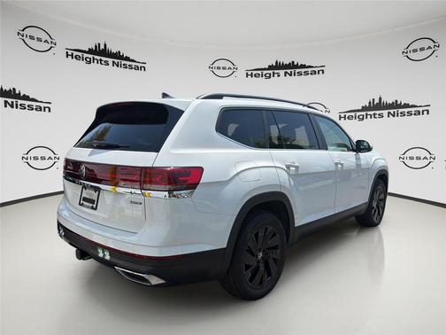 Pure White 2024 Volkswagen Atlas 2.0T SE w/Technology 4MOTION