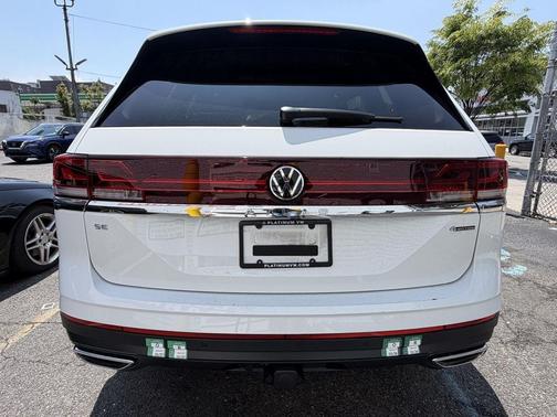Pure White 2024 Volkswagen Atlas 2.0T SE w/Technology 4MOTION