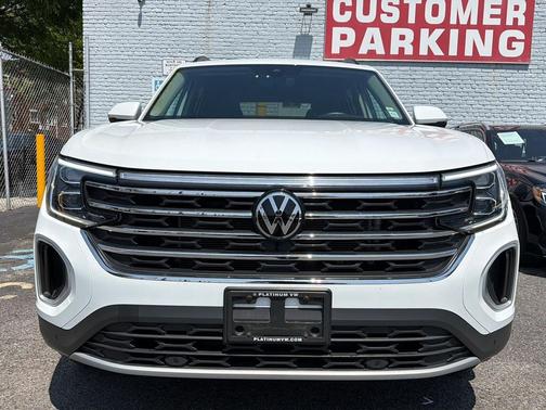 Pure White 2024 Volkswagen Atlas 2.0T SE w/Technology 4MOTION