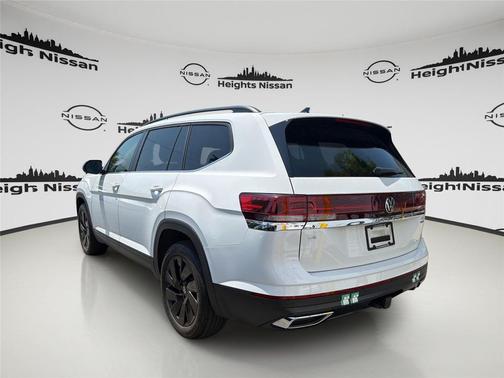 Pure White 2024 Volkswagen Atlas 2.0T SE w/Technology 4MOTION