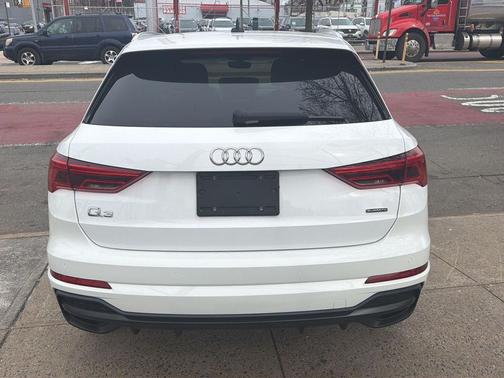 2020 Audi Q3 45 S line Prestige