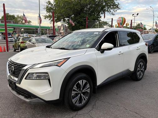 Pearl White Tricoat 2021 Nissan Rogue SV