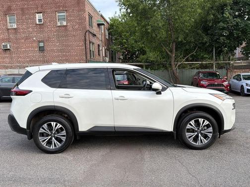 Pearl White Tricoat 2021 Nissan Rogue SV