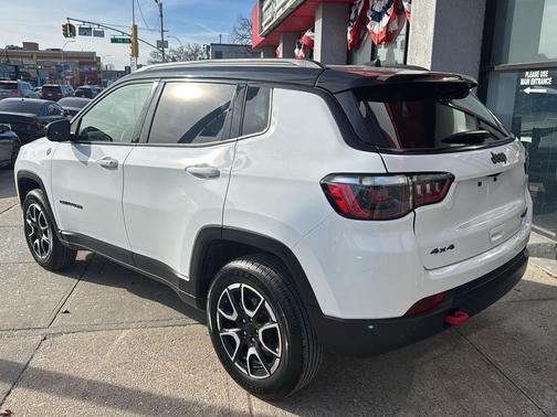 2024 Jeep Compass Trailhawk