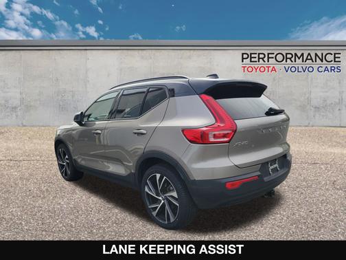 2022 Volvo XC40 R-Design