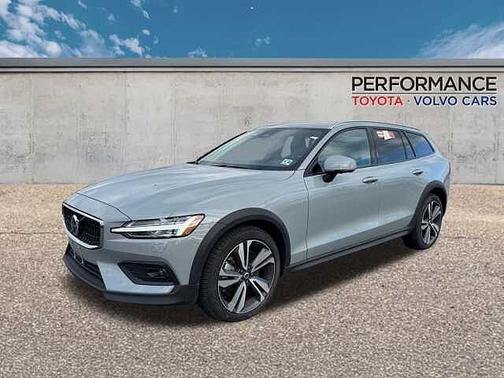 2025 Volvo V60 Cross Country Plus