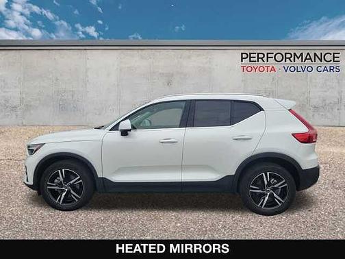 2025 Volvo XC40 Core