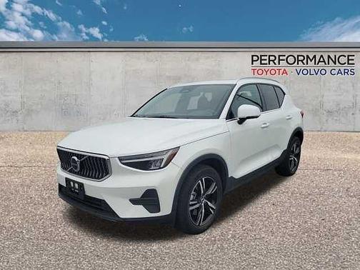 2025 Volvo XC40 Core