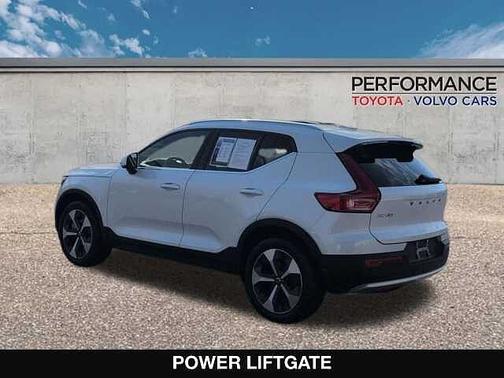 2024 Volvo XC40 Core