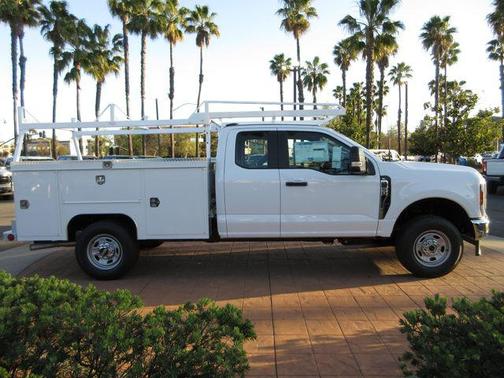 Oxford White 2026 Ford F-250 XL