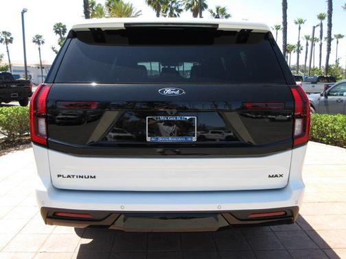 Star White Metallic Tri-Coat 2026 Ford Expedition Max Platinum