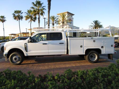 Oxford White 2026 Ford F-350 XL