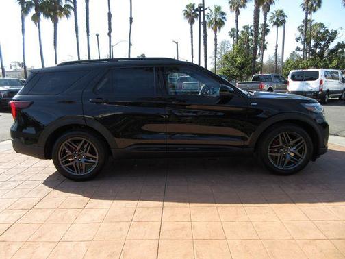 Agate Black Metallic 2026 Ford Explorer ST-Line
