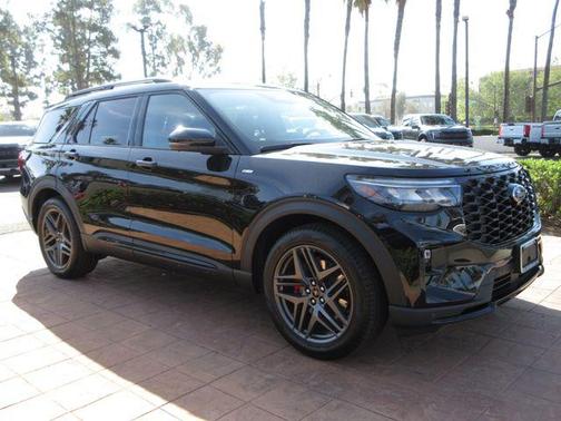 Agate Black Metallic 2026 Ford Explorer ST-Line