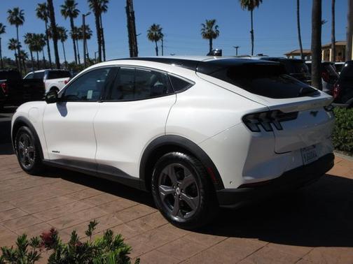 2023 Ford Mustang Mach-E SELECT