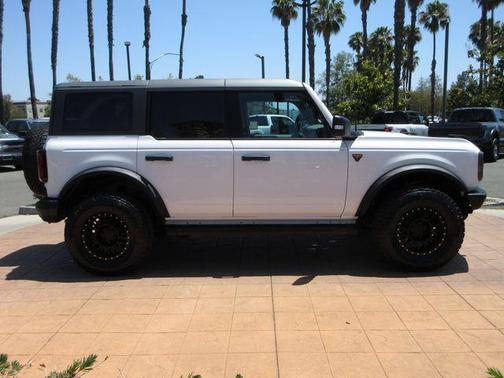 Oxford White 2023 Ford Bronco Badlands
