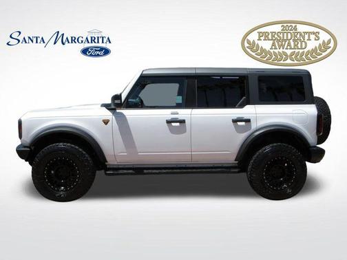 Oxford White 2023 Ford Bronco Badlands