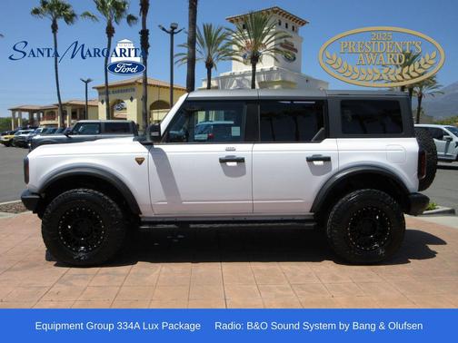 Oxford White 2023 Ford Bronco Badlands