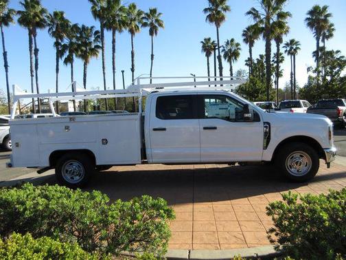 Oxford White 2026 Ford F-350 XL